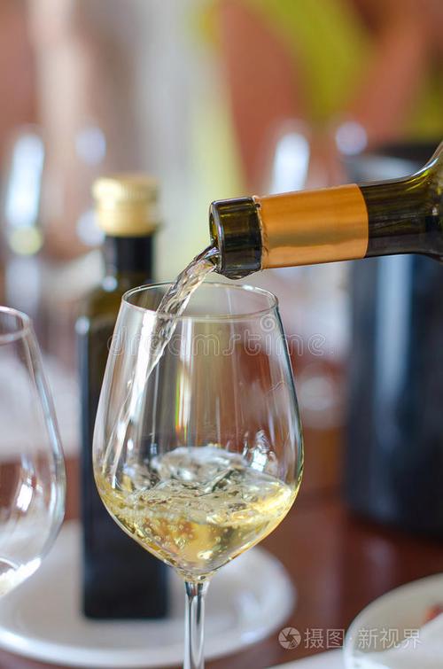 白葡萄酒 清雅芬芳，邂逅白葡萄酒的迷人世界